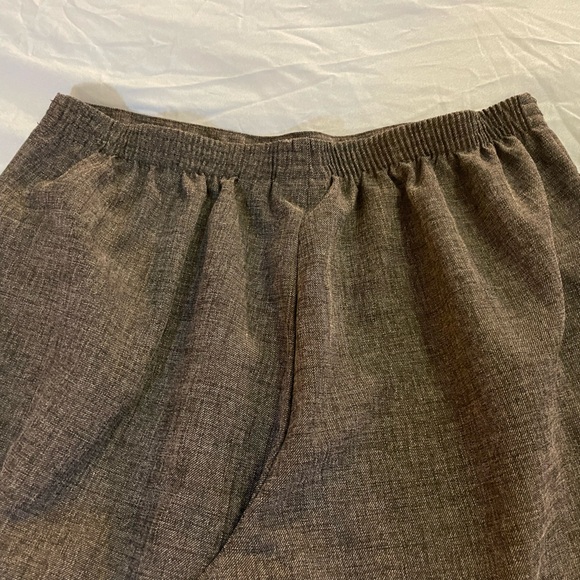 Dress pants - Picture 2 of 2